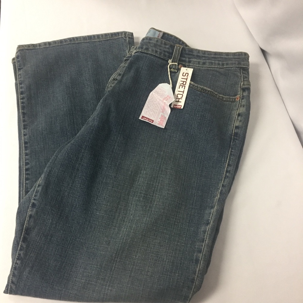 NWT Plus size Levi’s